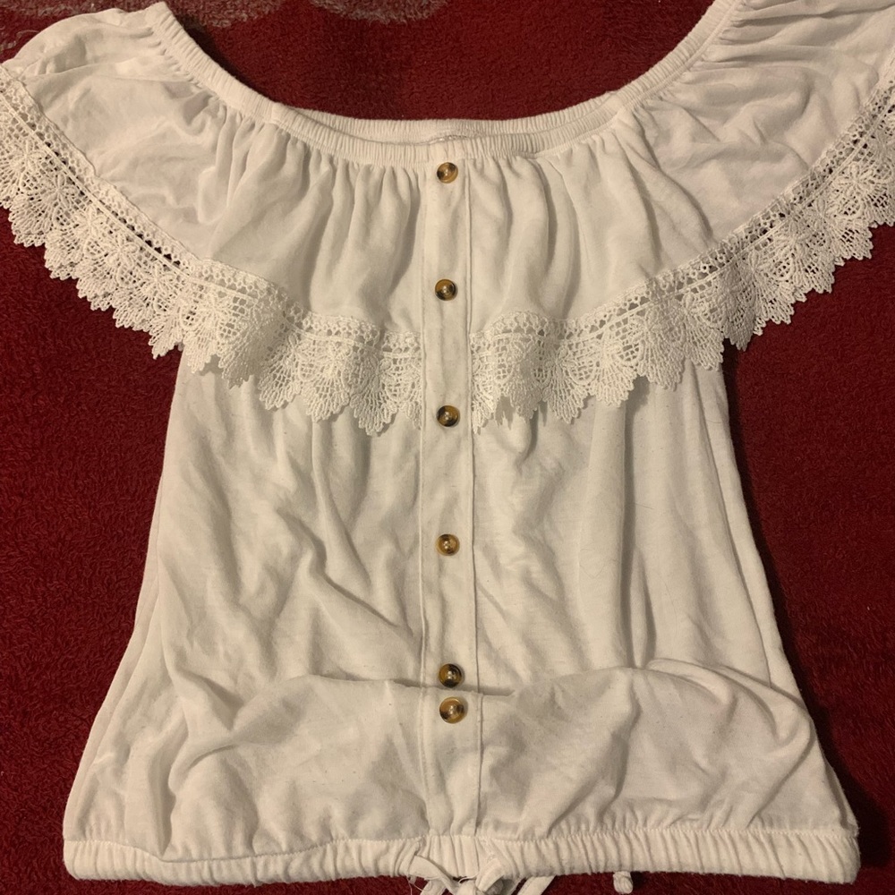 White off the shoulders shirt🥰😍